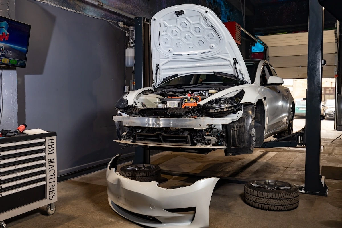 Reparații daune majore auto Cluj-Napoca - tinichigerie caroserie